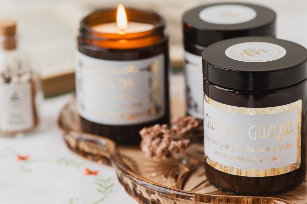 Gwlad Gwlad Candle - Rum and cedar candle