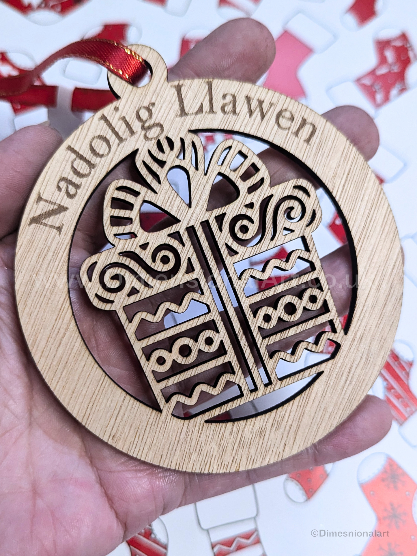 Nadolig Llawen - PRESENT - Wood decoration