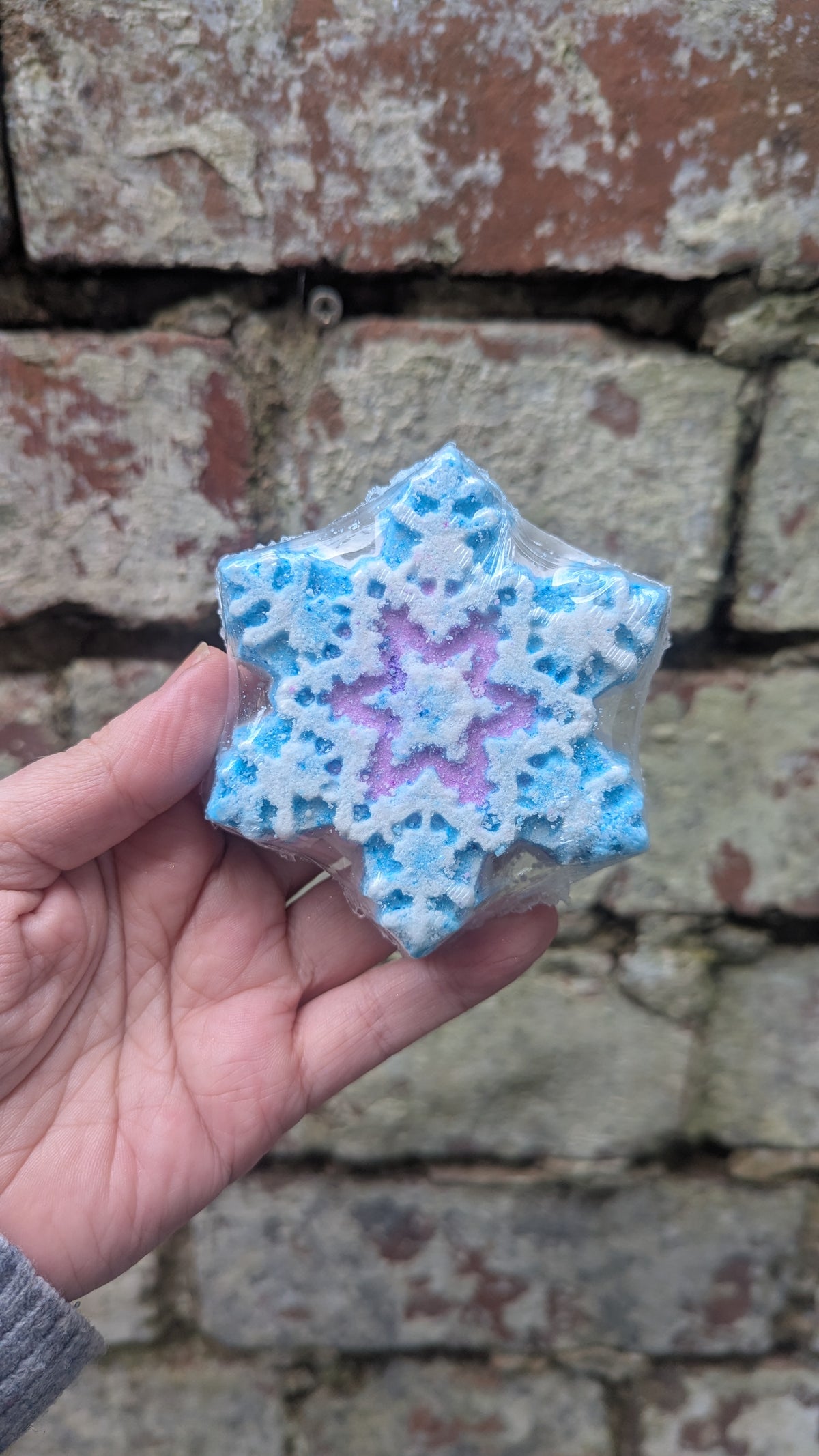 Snowflake Bath Bomb - blue outside